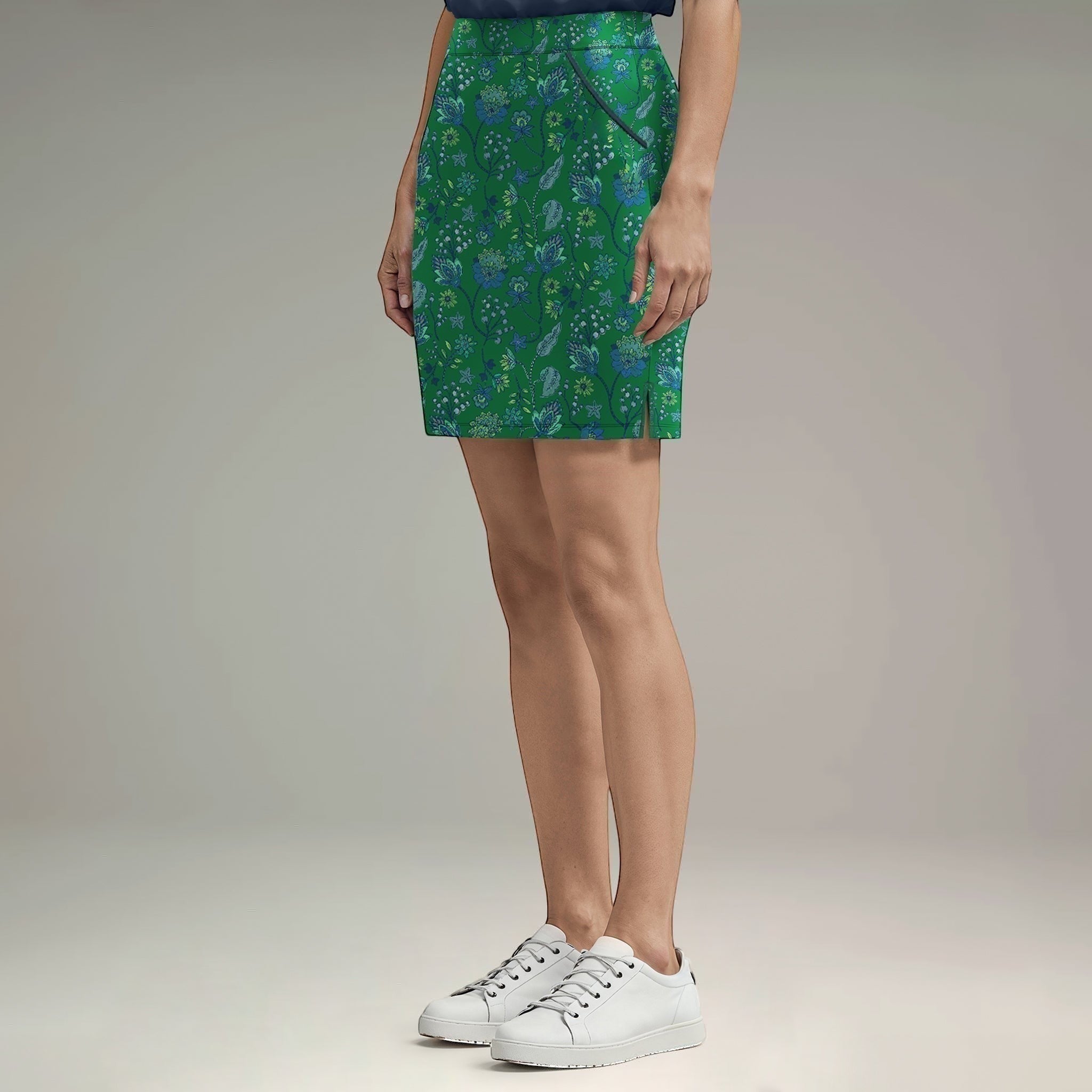 Elliott & Rose Fiori Skort in green with blue floral pattern. Golf skort with pockets and side slits.