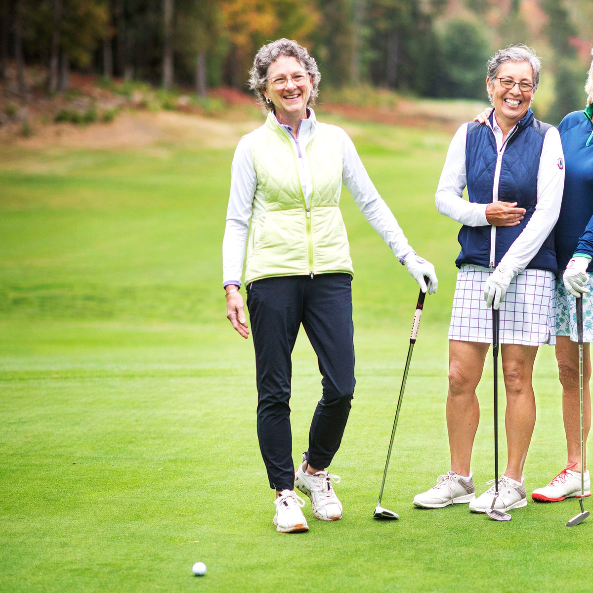 Elliott & Rose navy four-way stretch golf pants with sleek fit and subtle pocket piping.